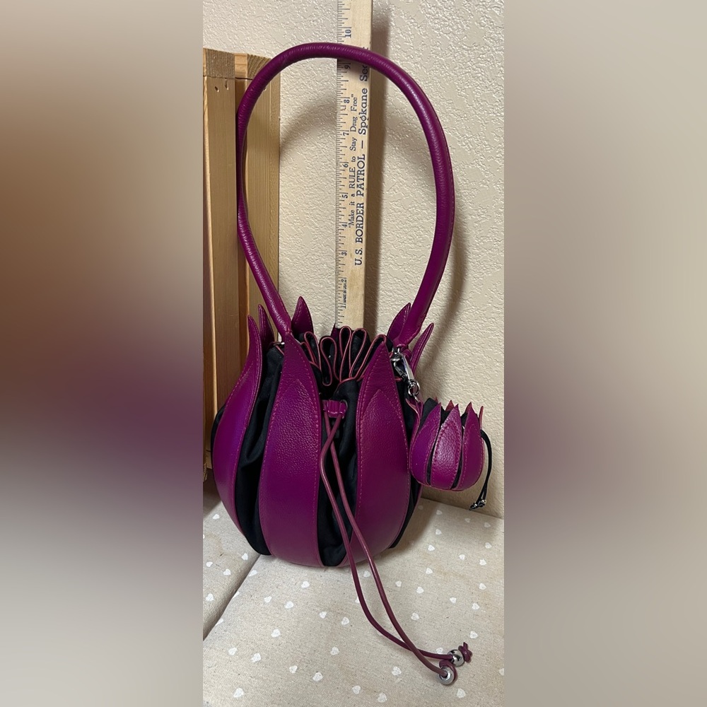Via Amsterdam-Elegant Purple Tulip leather and black canvas handbag.